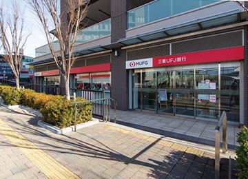 三菱UFJ銀行 香里支店　徒歩5分（約350ｍ）